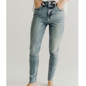 Carly jean Los Angeles monroe jeans